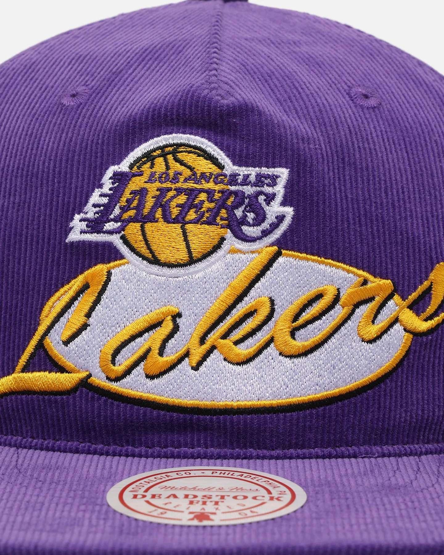 Mitchell & Ness Los Angeles Lakers Centre Circle Origin Snapback Purple