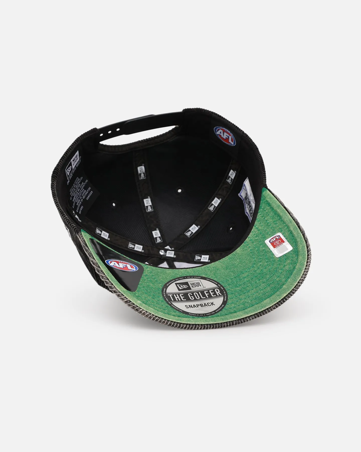 New Era Western Bulldogs 'Washed Corduroy' Pre-Curved Golfer Snapback Black/Kelly Green